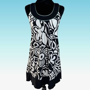 BCX Black And White Floral Sleeveless Shift Dress Scoop Neck Made In USA Small